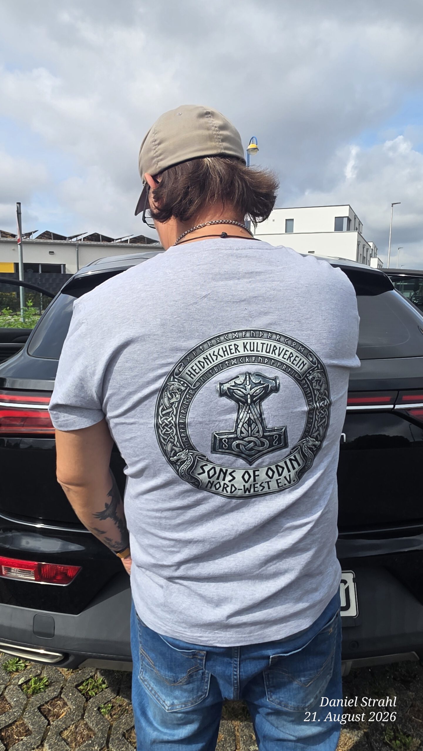 T-Shirt vorne Logo hinten Logo – Bild 2